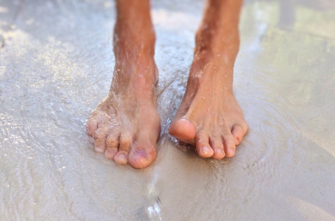 walking barefoot as a way to catch fungus