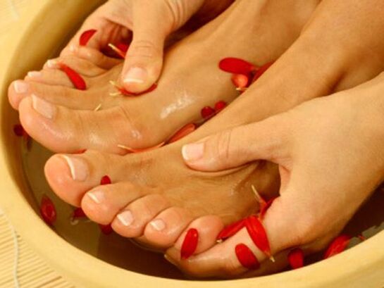 therapeutic bath for fungi between toes